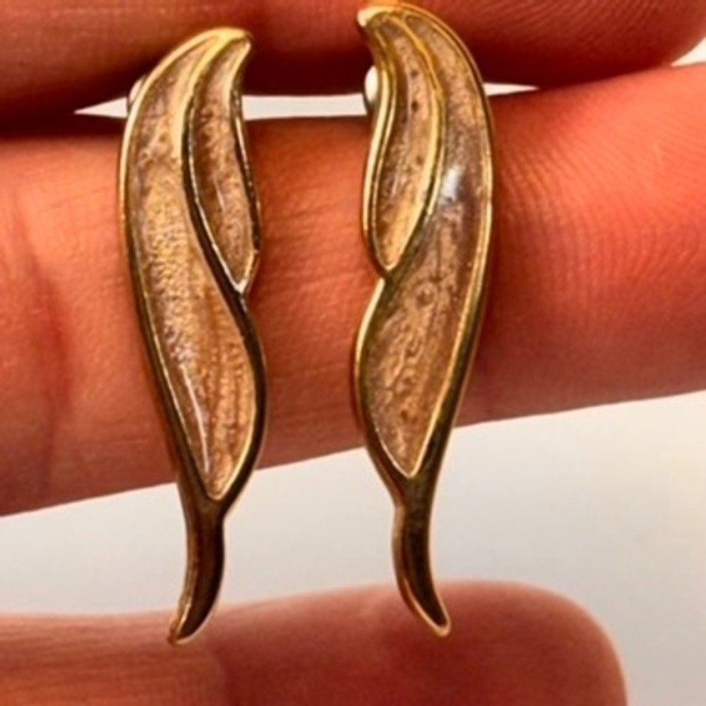 Vintage Angel Wings Earrings Gold Tone Painted Enamel Mauve Whimsygoth Boho Chic